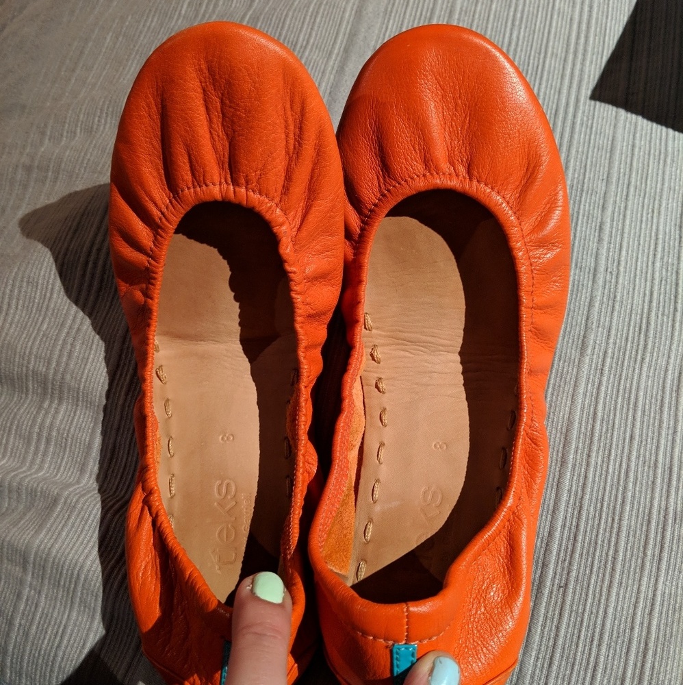 [SOLD] EUC Tieks tangerine flats